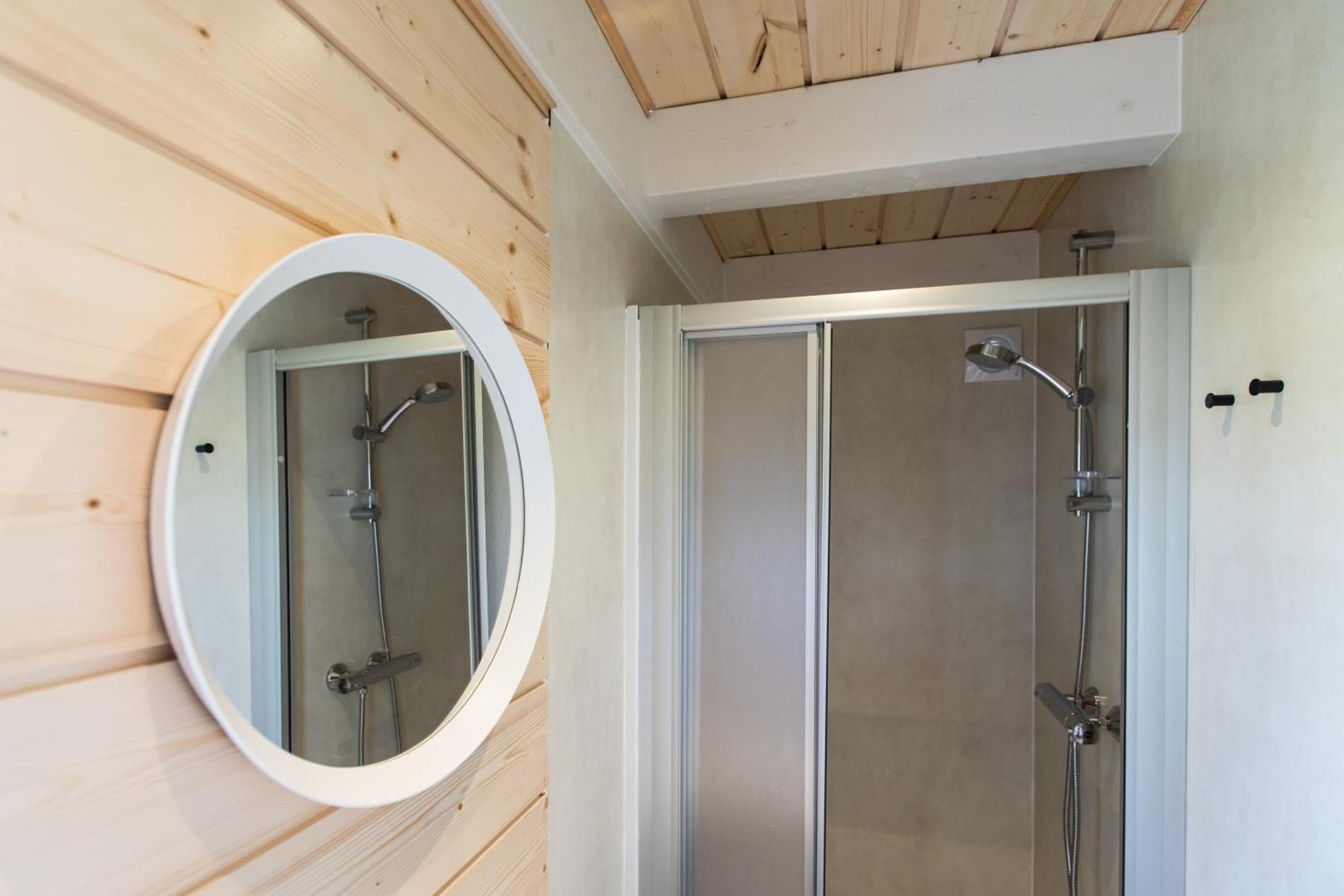 Tiny House - Optioneel Met Hottub Apartment ด็อคคุม ภายนอก รูปภาพ