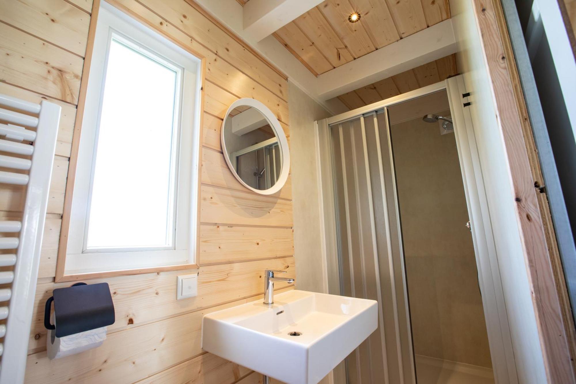 Tiny House - Optioneel Met Hottub Apartment ด็อคคุม ภายนอก รูปภาพ